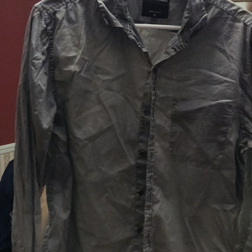 Button down - Picture 3 of 3